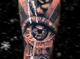 тату троянда і око