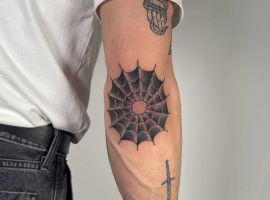 на лікті павутина татуювання