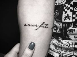 Тату "amorfati" на руке, символ философии принятия судьбы. Тату "amorfati" на предплечье, символ принятия судьбы и жизни.