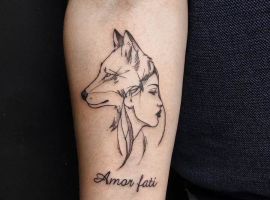 Малюнок тату "Amor Fati" з вовком і жіночим профілем, символи долі та прийняття життєвого шляху. Тату з собою та жіночим профілем і вовком, символи фатуму та прийняття.