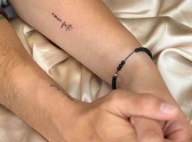 Маленьке тату "Amor Fati" на руці, символ прийняття долі та життєвого шляху, зроблене у студії Тату Cалон Альянс. Тату "Amor Fati" на руці, символ прийняття долі, стильне та мінімалістичне.