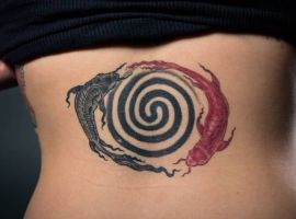 тату спираль на животе