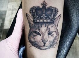 тату с короной кот