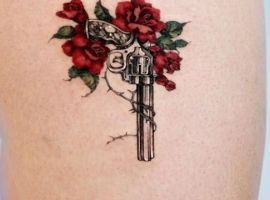 тату пистолет с розами