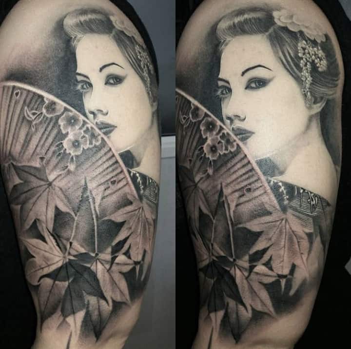 тату гейша с веером