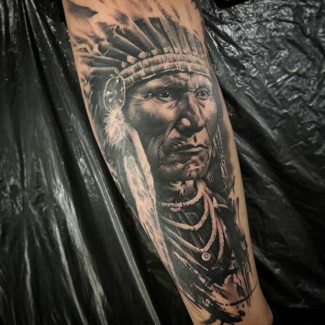 индеец тату на руке