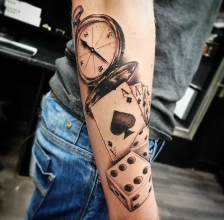 тату игральные кости и карты