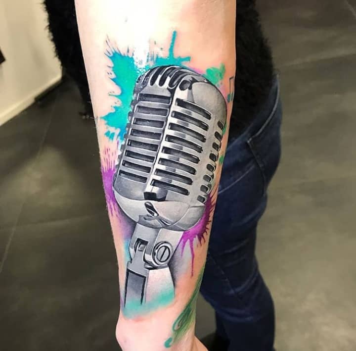 микрофон тату акварель