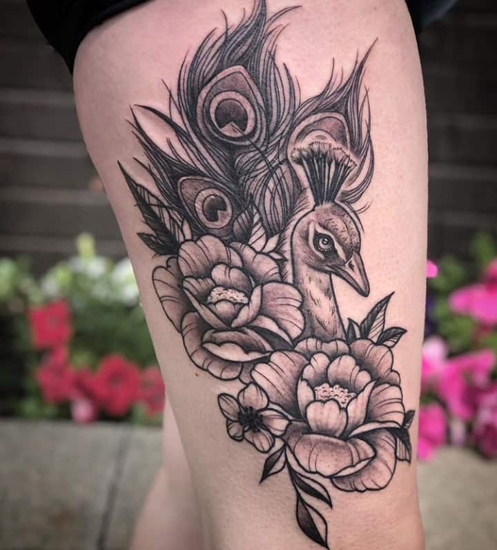 Тату павлин чб