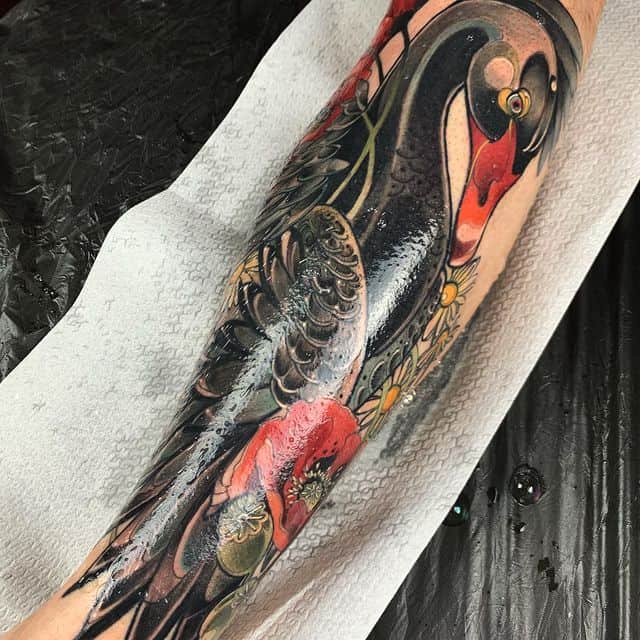 Тату лебедь на руке