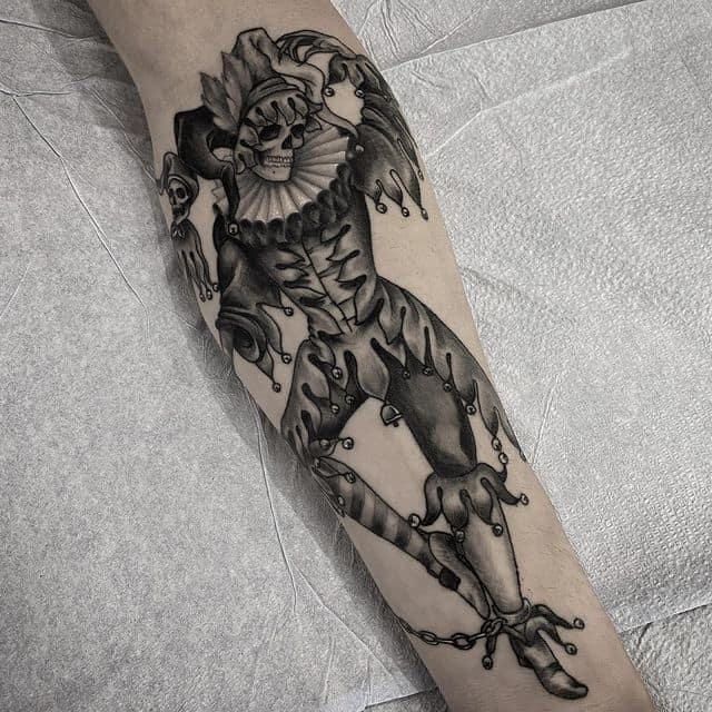 тату клоун грустный