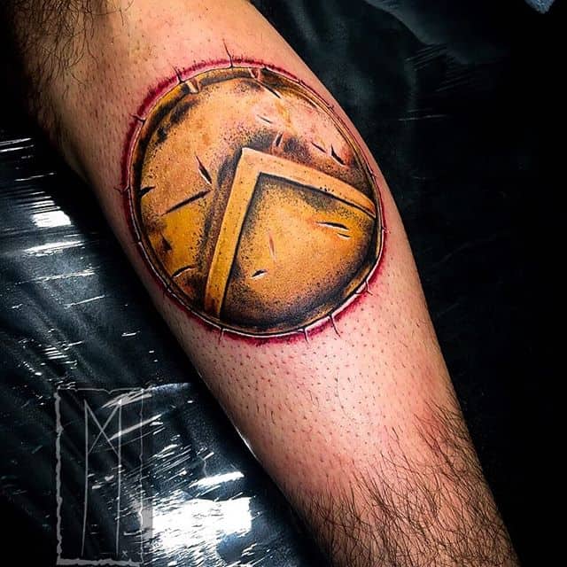 Тату щит на руке