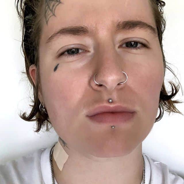 тату слез на лице