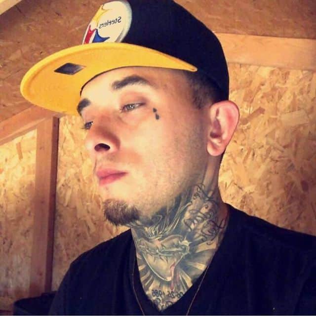 тату две слезы на лице