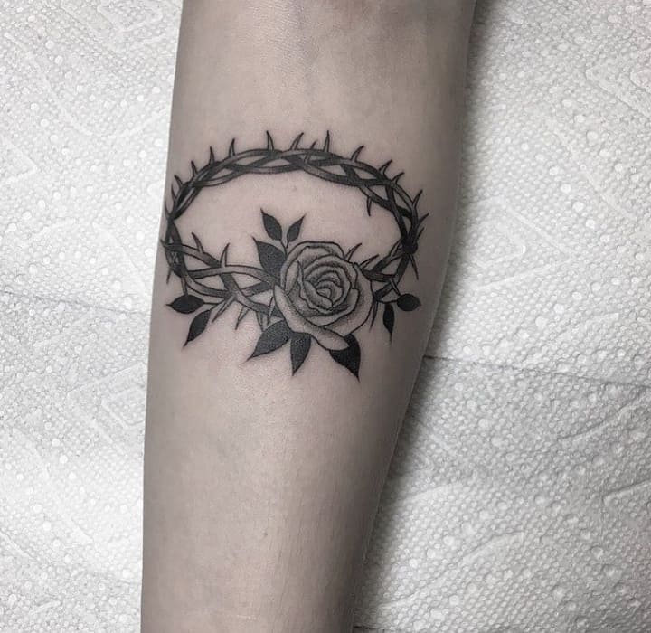 терновый венок тату и роза